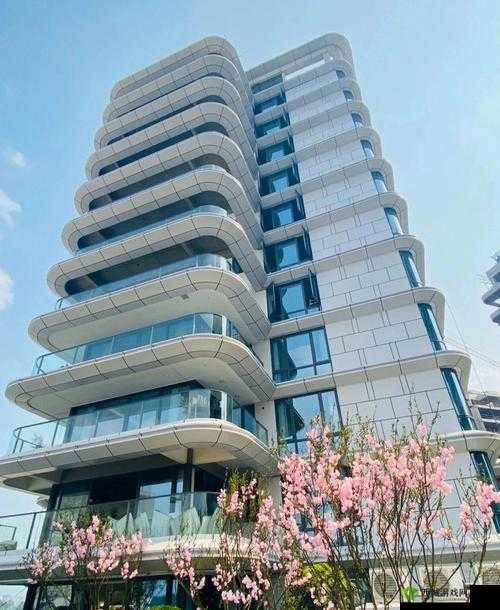张律渝和吕总:落地窗酒店的浪漫之旅