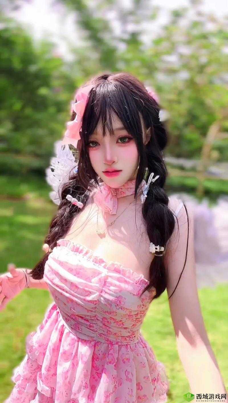 少萝露胸跳舞引发热议:独特舞姿引众人关注