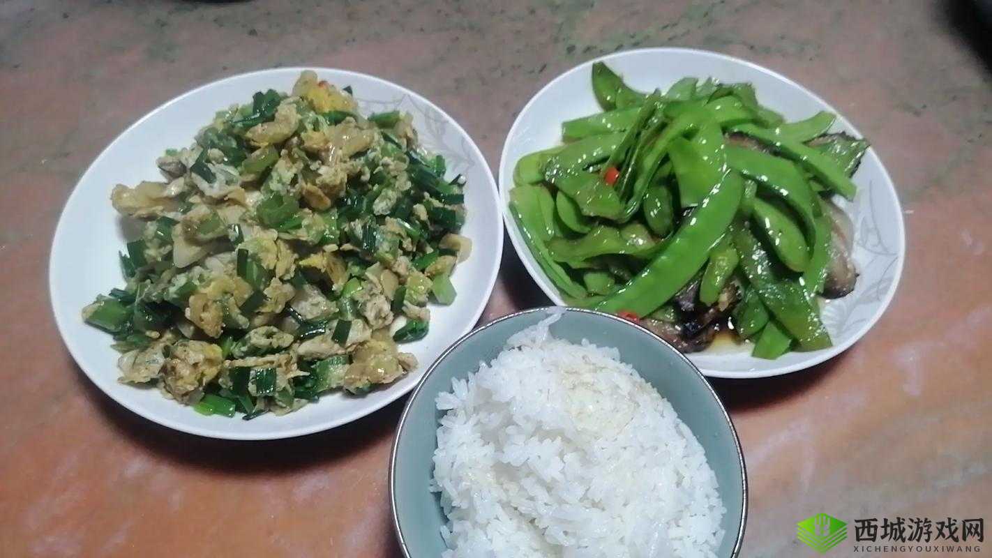 两个吃上面一个人下试看:探究背后的现象与影响