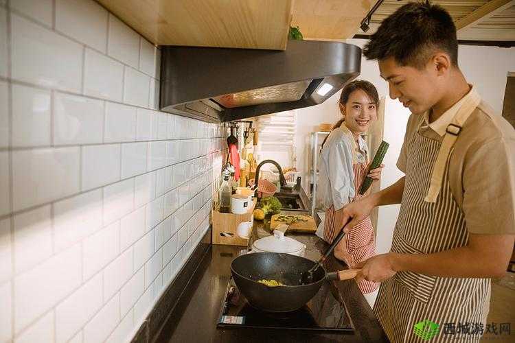 情侣在家炒菜,这种生活场景你见过吗?