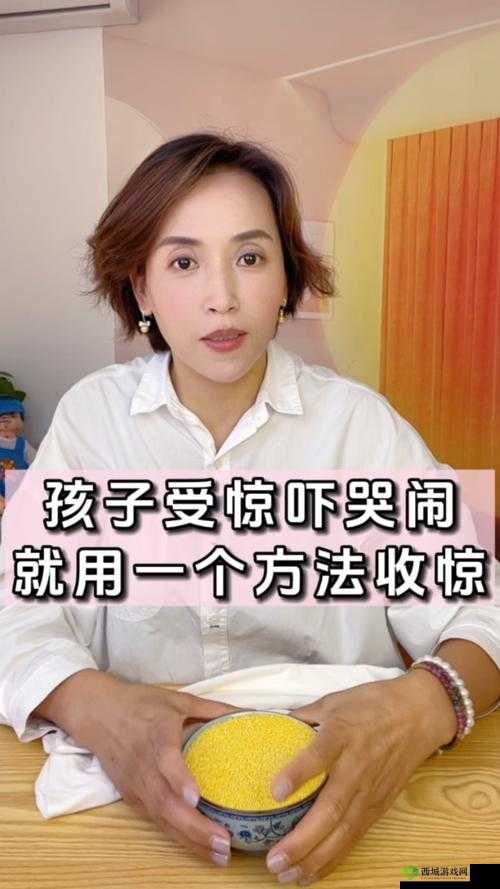 震惊小孩半夜为何给女孩喂困巴?这背后到底隐藏着什么秘密?